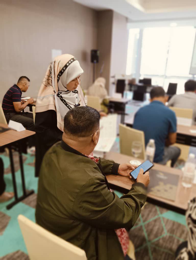 Coach Geeha membimbing peserta dalam Program Keluarga Sakinah 2024